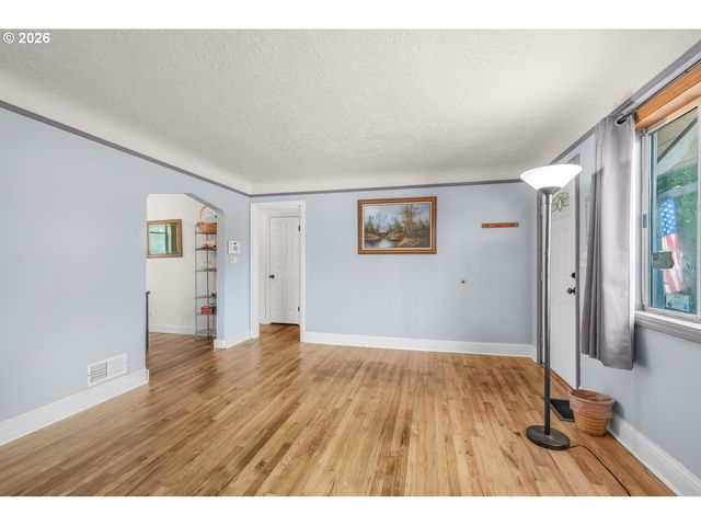 16523 Se CLINTON St, Portland, OR 97236