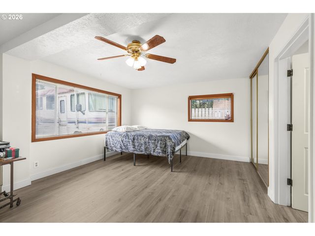 16523 Se CLINTON St, Portland, OR 97236