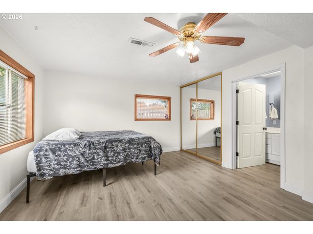 16523 Se CLINTON St, Portland, OR 97236