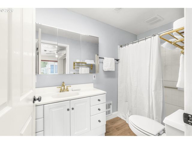 16523 Se CLINTON St, Portland, OR 97236