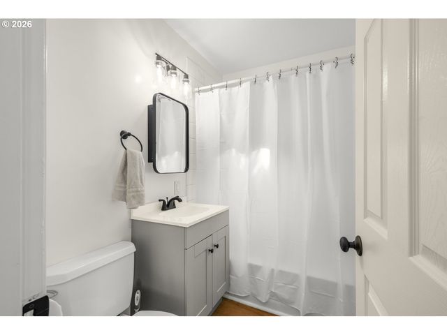 16523 Se CLINTON St, Portland, OR 97236