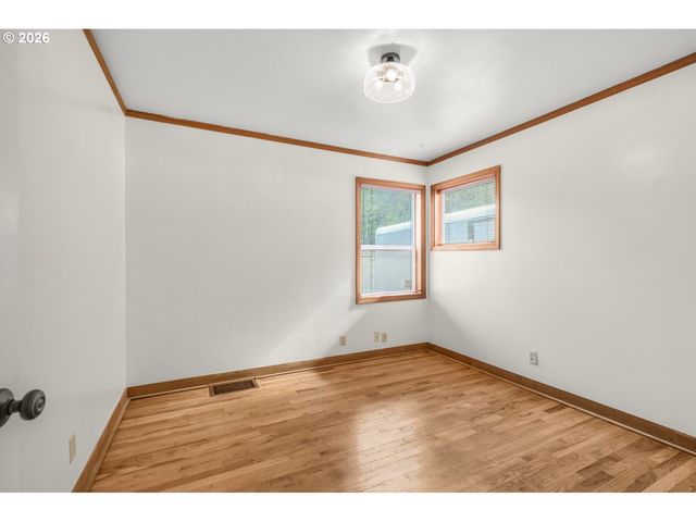 16523 Se CLINTON St, Portland, OR 97236