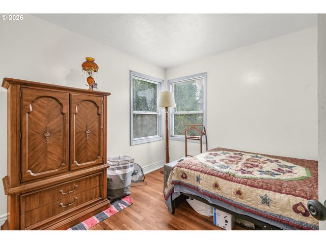 16523 Se CLINTON St, Portland, OR 97236