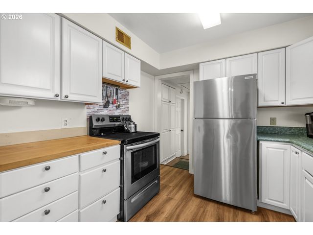 16523 Se CLINTON St, Portland, OR 97236