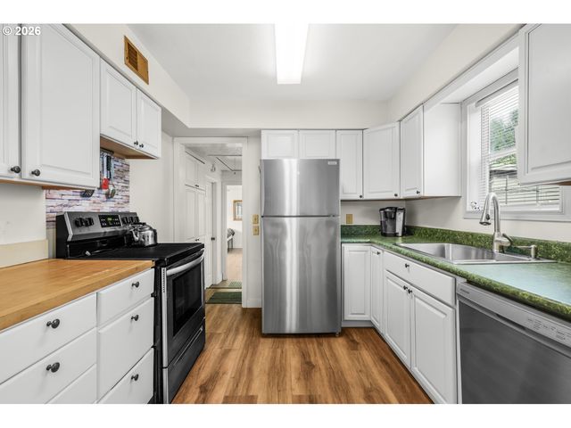 16523 Se CLINTON St, Portland, OR 97236
