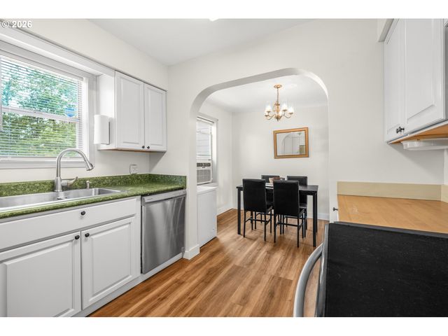 16523 Se CLINTON St, Portland, OR 97236