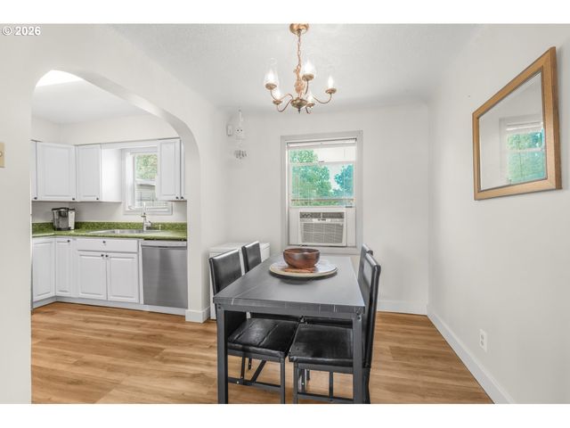 16523 Se CLINTON St, Portland, OR 97236
