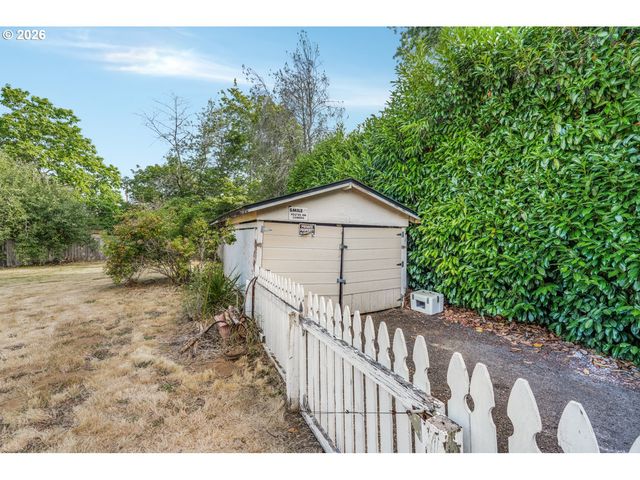 16523 Se CLINTON St, Portland, OR 97236