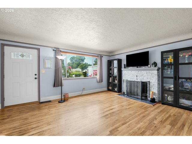 16523 Se CLINTON St, Portland, OR 97236