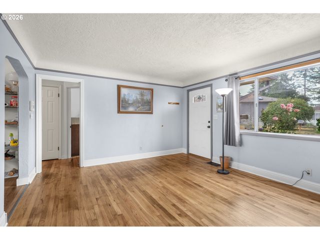 16523 Se CLINTON St, Portland, OR 97236
