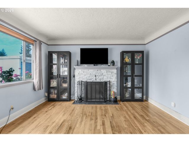16523 Se CLINTON St, Portland, OR 97236