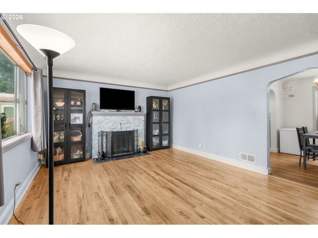 16523 Se CLINTON St, Portland, OR 97236