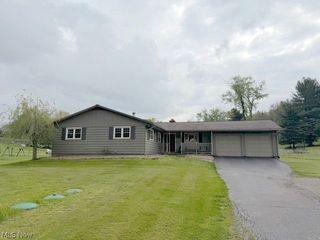 2431 Pleasant Valley Road NE, New Philadelphia, OH 44663