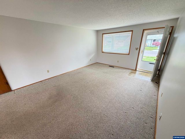 1387 Hampton Wy, Woodburn, OR 97071