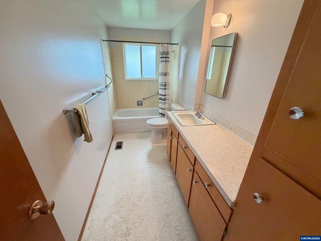 1387 Hampton Wy, Woodburn, OR 97071