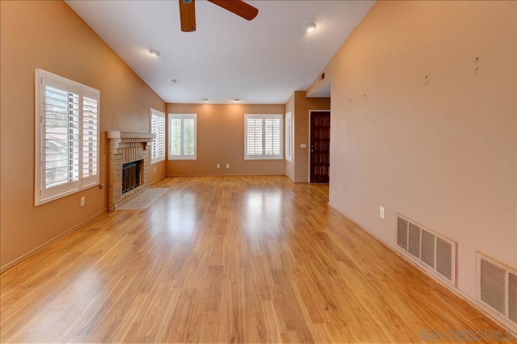 Image 3 of property listing at 12737 Via Nasca, San Diego, CA 92128