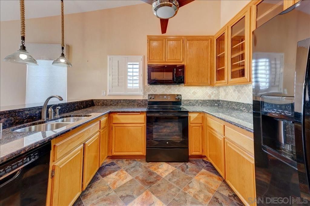 Image 6 of property listing at 12737 Via Nasca, San Diego, CA 92128