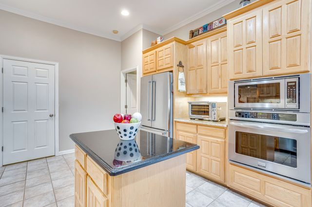 427 Shenandoah Drive, Burleson, TX 76028
