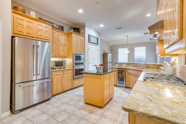427 Shenandoah Drive, Burleson, TX 76028