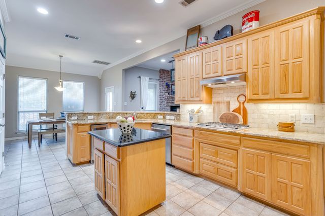 427 Shenandoah Drive, Burleson, TX 76028