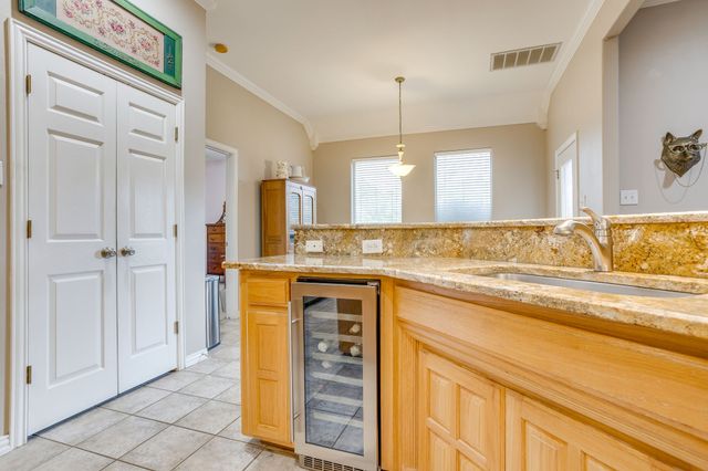 427 Shenandoah Drive, Burleson, TX 76028