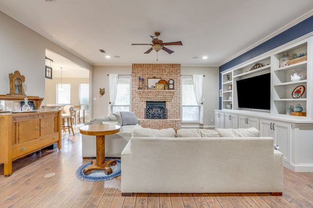427 Shenandoah Drive, Burleson, TX 76028