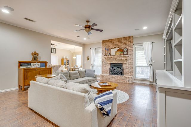 427 Shenandoah Drive, Burleson, TX 76028