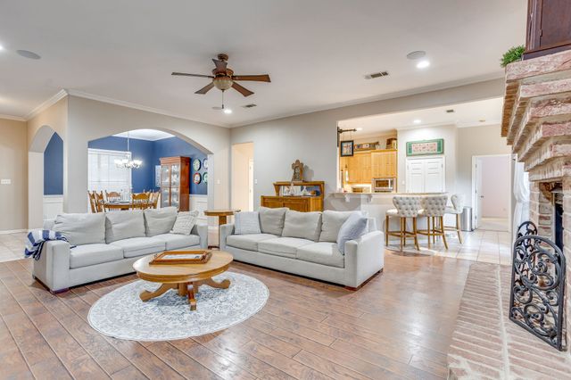 427 Shenandoah Drive, Burleson, TX 76028
