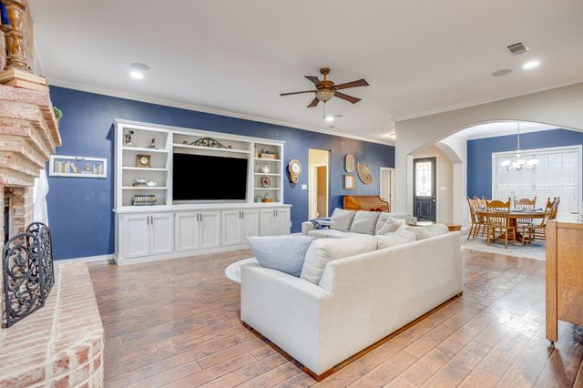 427 Shenandoah Drive, Burleson, TX 76028