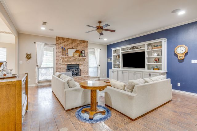 427 Shenandoah Drive, Burleson, TX 76028