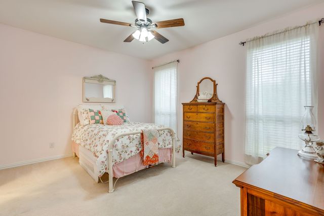 427 Shenandoah Drive, Burleson, TX 76028