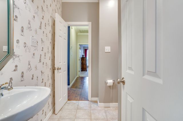 427 Shenandoah Drive, Burleson, TX 76028