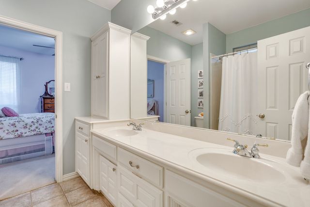 427 Shenandoah Drive, Burleson, TX 76028