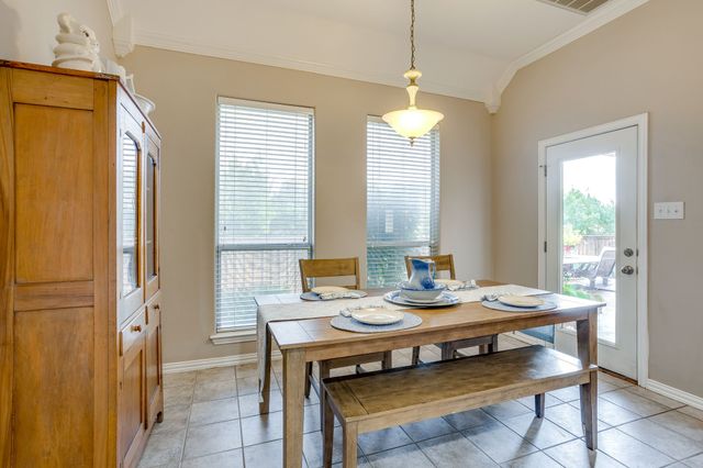 427 Shenandoah Drive, Burleson, TX 76028