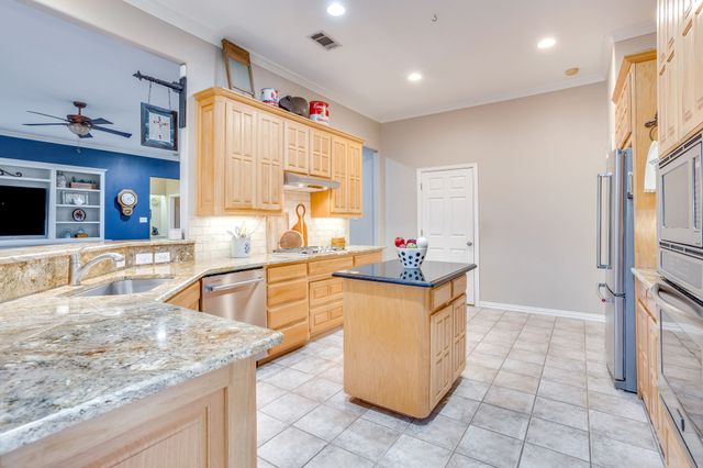 427 Shenandoah Drive, Burleson, TX 76028