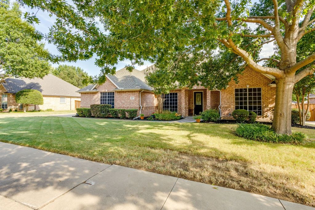 427 Shenandoah Drive, Burleson, TX 76028