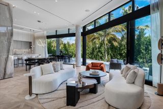 1045 W 47th Ct, Miami Beach, FL 33140