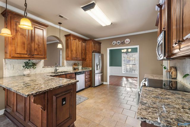 4802 Tomahawk Trail SE, Decatur, AL 35603