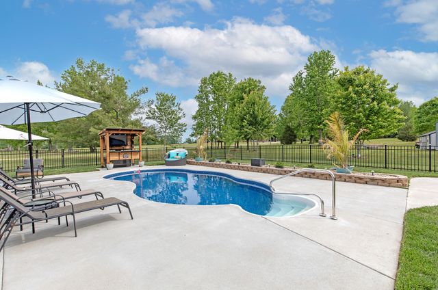 3030 Highway 25W, Cottontown, TN 37048