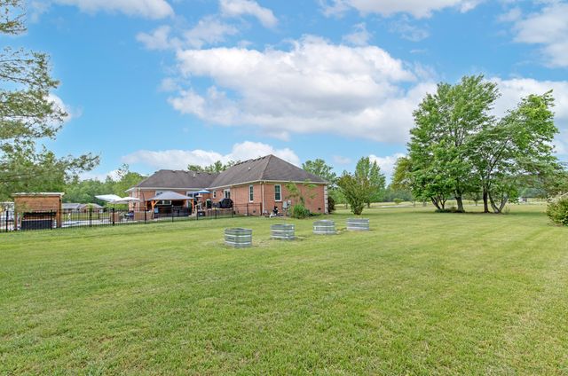 3030 Highway 25W, Cottontown, TN 37048