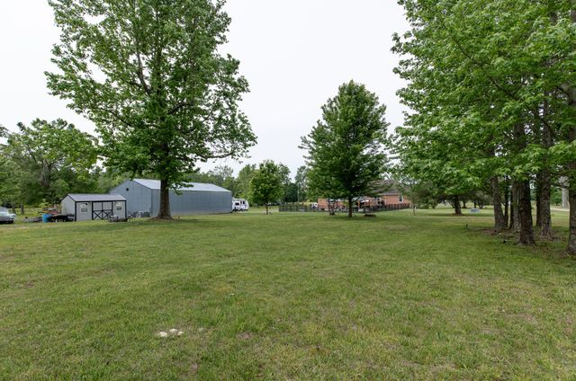 3030 Highway 25W, Cottontown, TN 37048