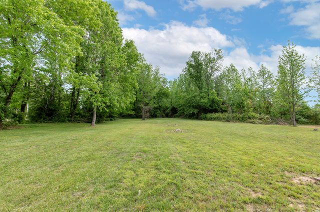 3030 Highway 25W, Cottontown, TN 37048