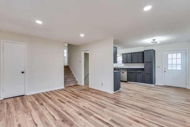 1803 N High St, Wichita, KS 67203