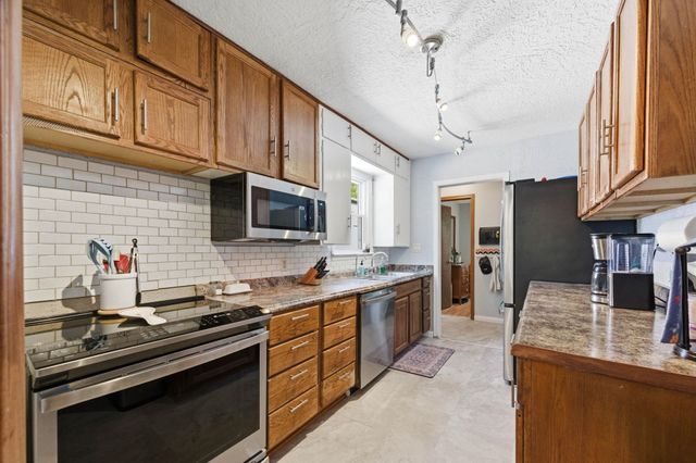 310 N Park Ave, Valley Center, KS 67147