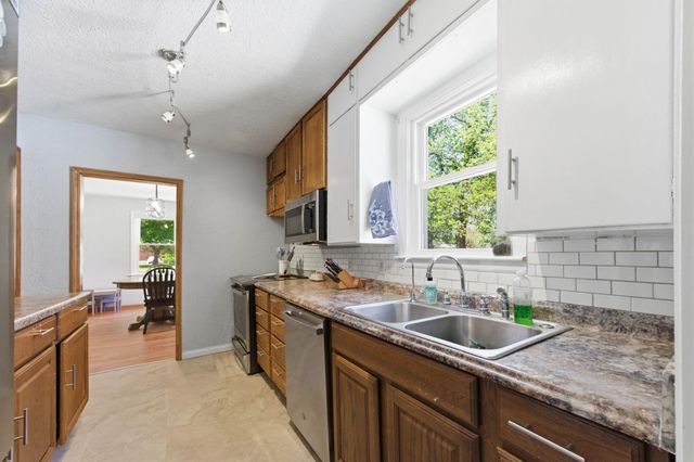 310 N Park Ave, Valley Center, KS 67147