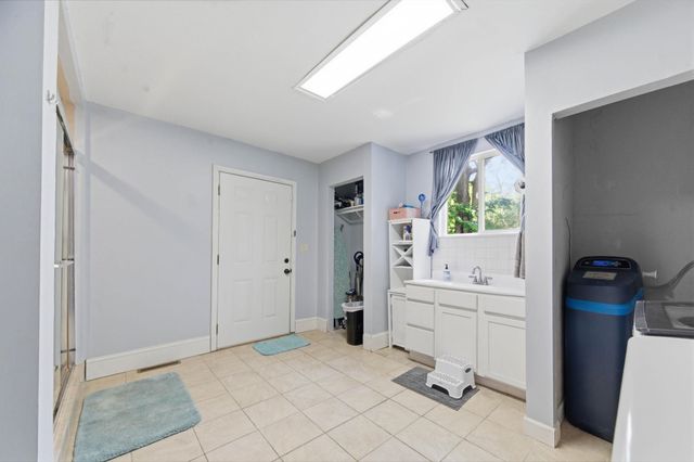 310 N Park Ave, Valley Center, KS 67147