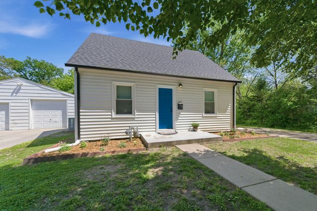 310 N Park Ave, Valley Center, KS 67147