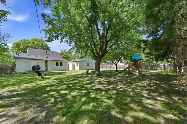 310 N Park Ave, Valley Center, KS 67147