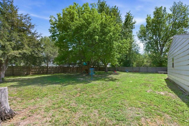 310 N Park Ave, Valley Center, KS 67147