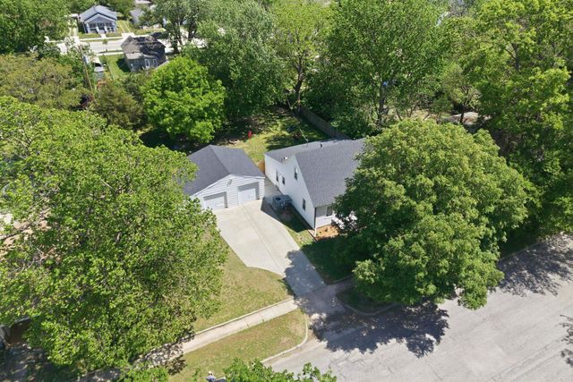 310 N Park Ave, Valley Center, KS 67147